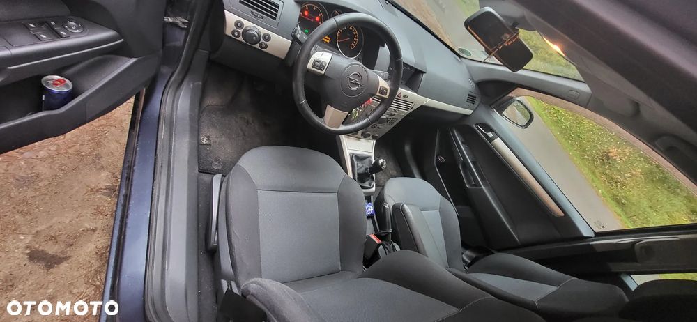 Opel Astra 2007 photo 2