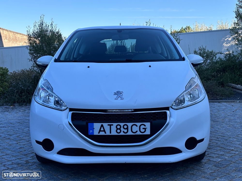 Peugeot 208 2015 photo 3