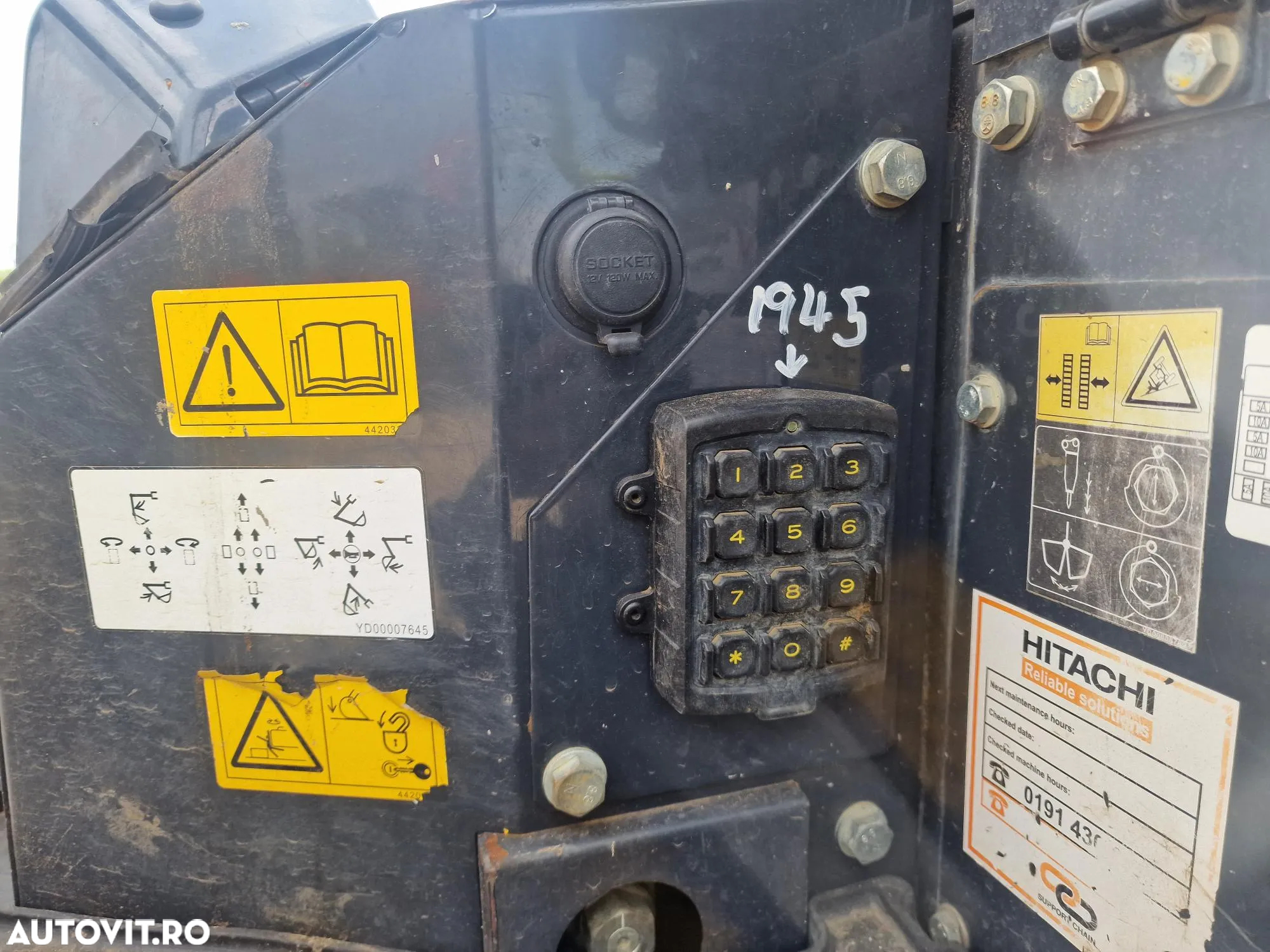 Hitachi ZX19, 2 tone, 2021, 1.689h, 19.900EUR+tva, CUPLA RAPIDA+3 cupe noi, rotire in gabarit, latime 1m, extinsii senile la 1,3m, FARA CABINA,  16CP, Inst picon, posibilitate leasing-PROMOTIE 19.900 EUR+Tva - 6