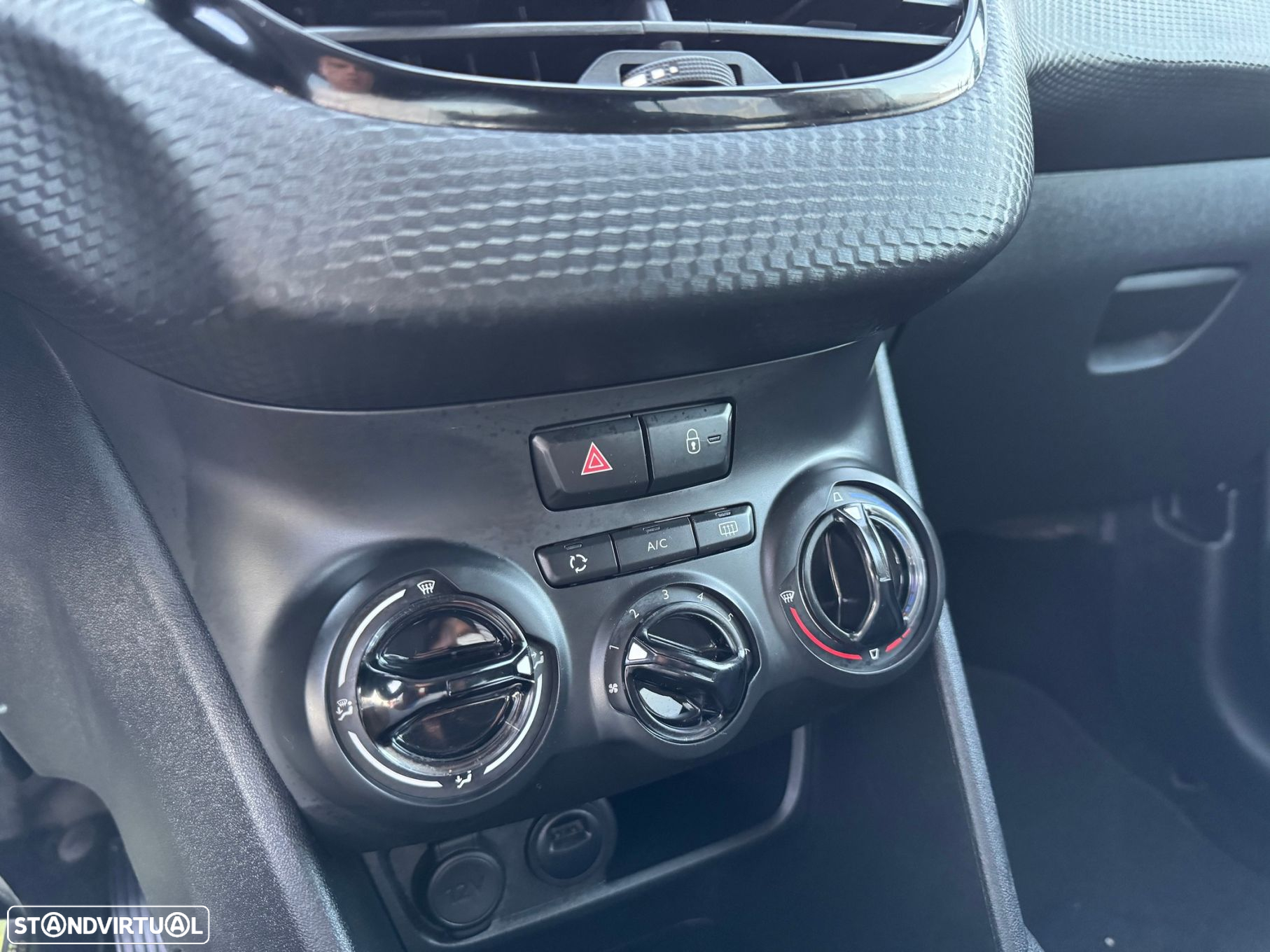Peugeot 208 1.2 PureTech Style - 13