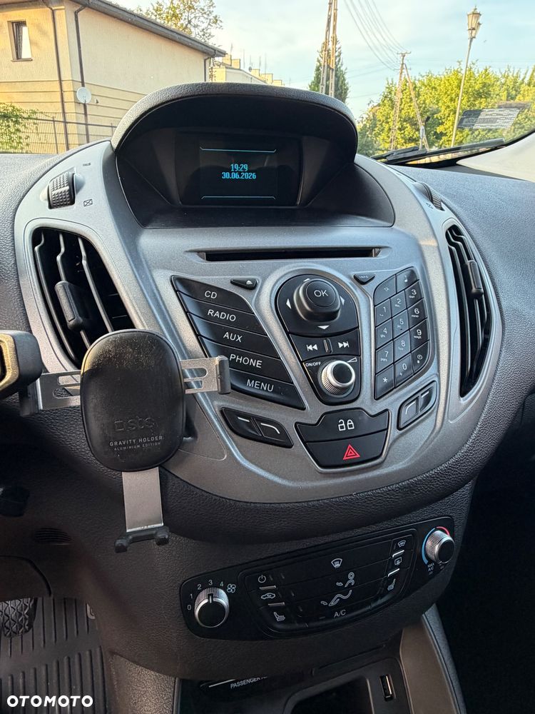 Ford transit courier - 13