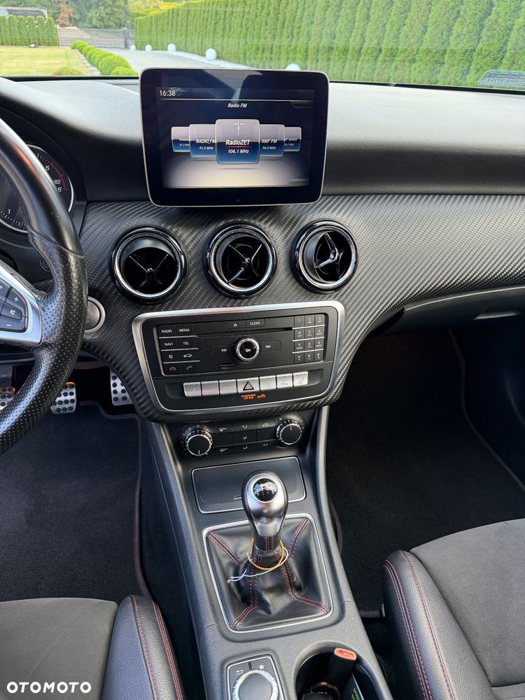 Mercedes-Benz GLA 200 d AMG Line - 15