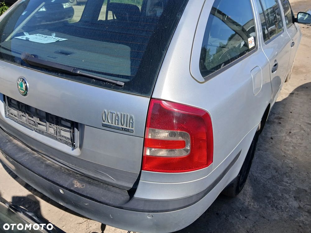 skoda octavia II 2 kombi LA7W fotel fotele kanapa deska kokpit podsufitka boczek boczki klamka - 2