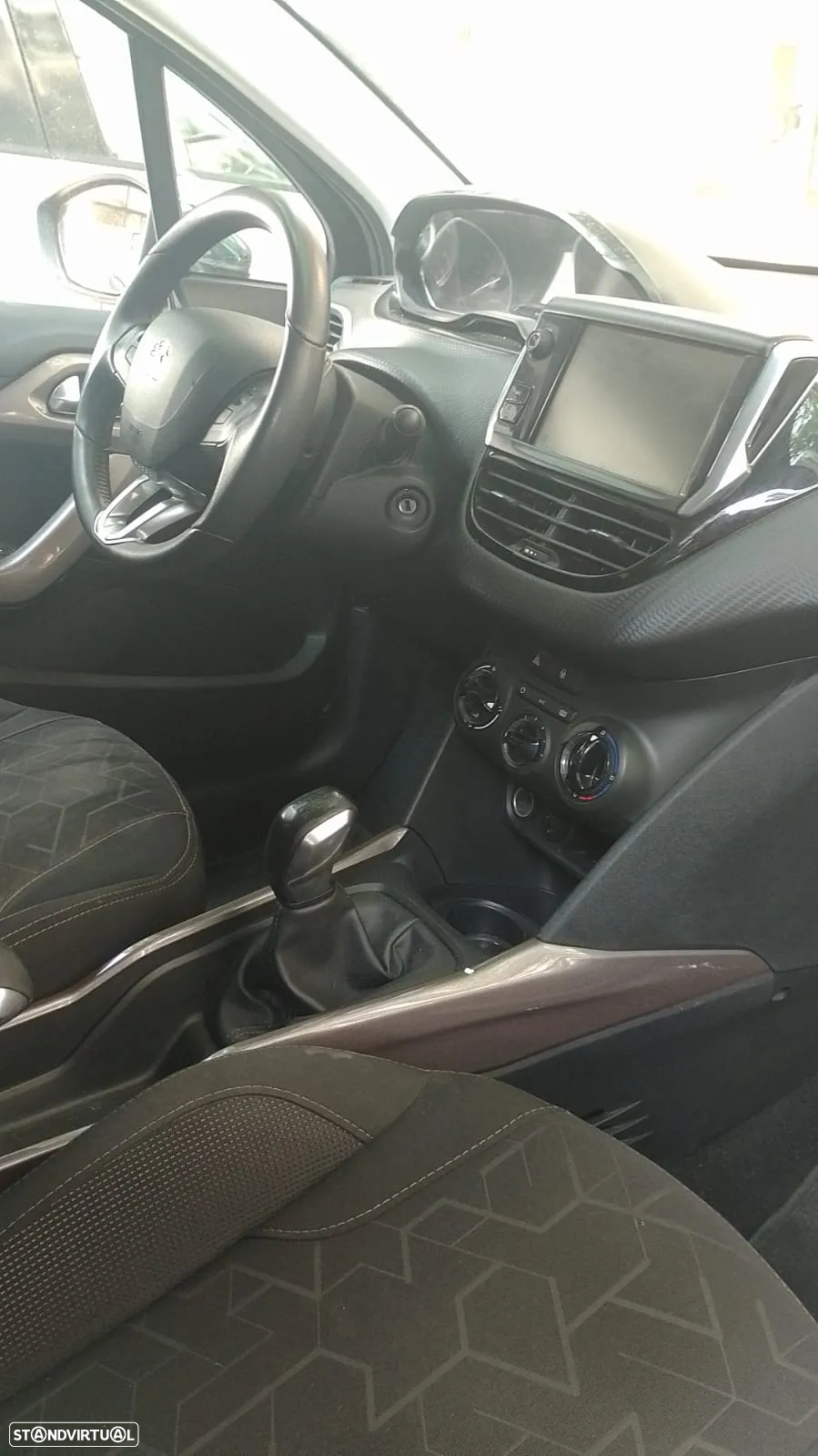 Peugeot 2008 1.2 PureTech Style - 12