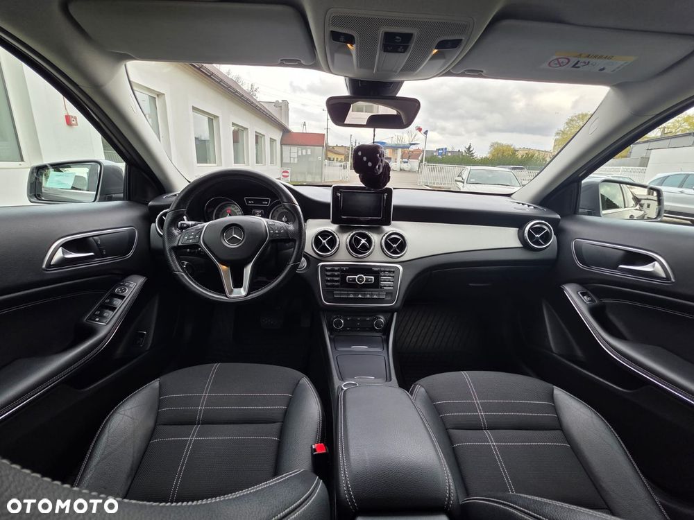 Mercedes-Benz GLA 200 7G-DCT - 20