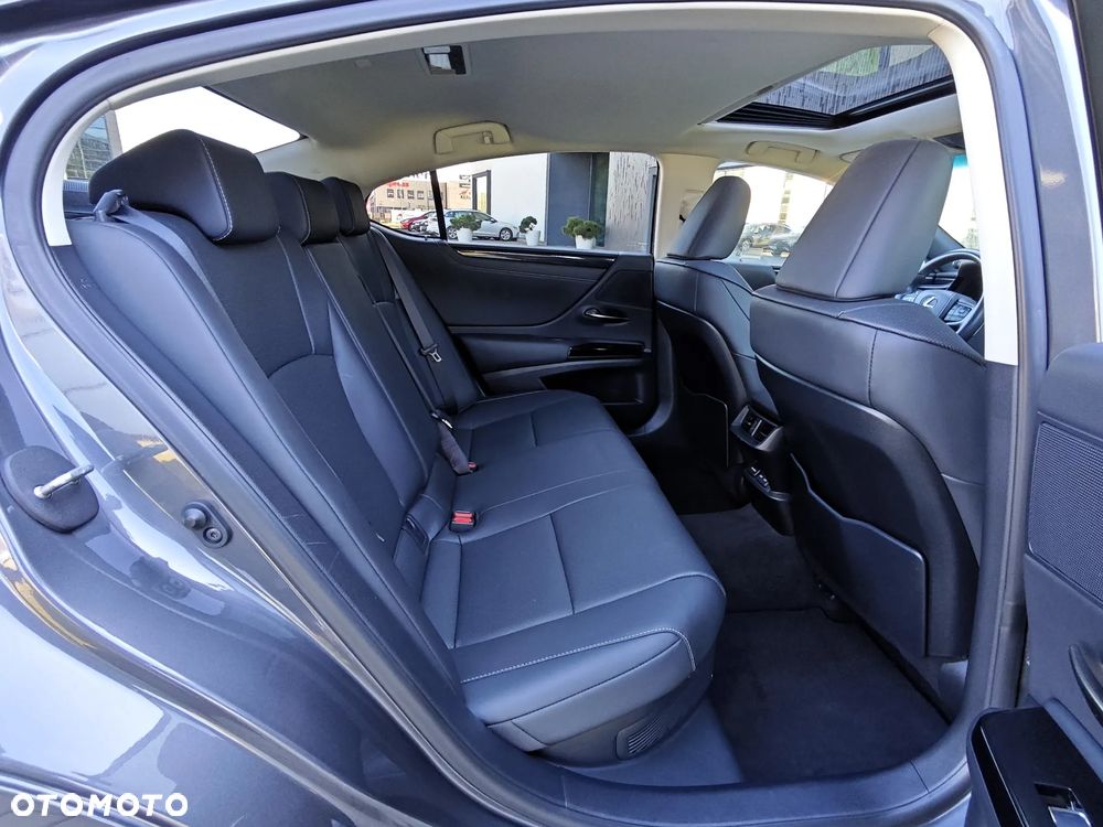 Lexus ES 300h Business Edition - 15