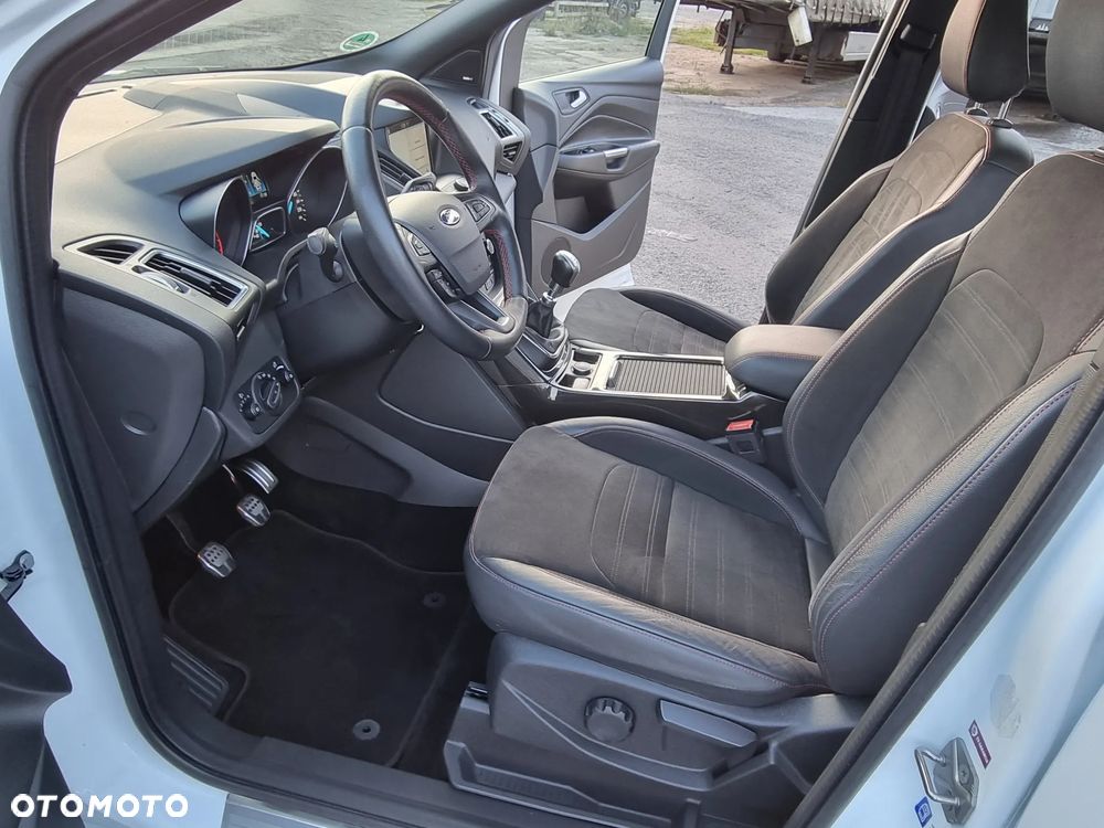 Ford Kuga 1.5 EcoBoost 2x4 ST-Line - 28