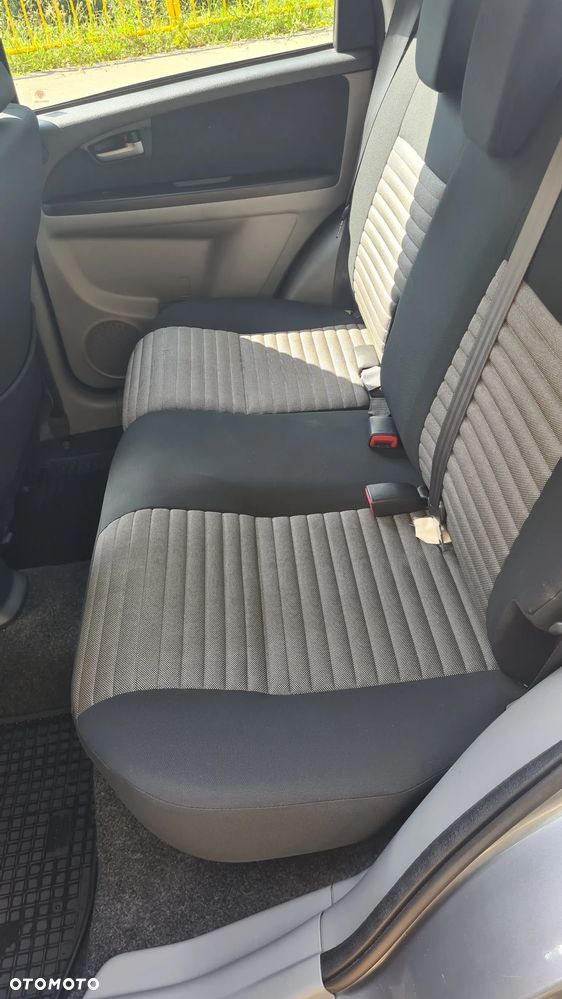 Suzuki SX4 - 10