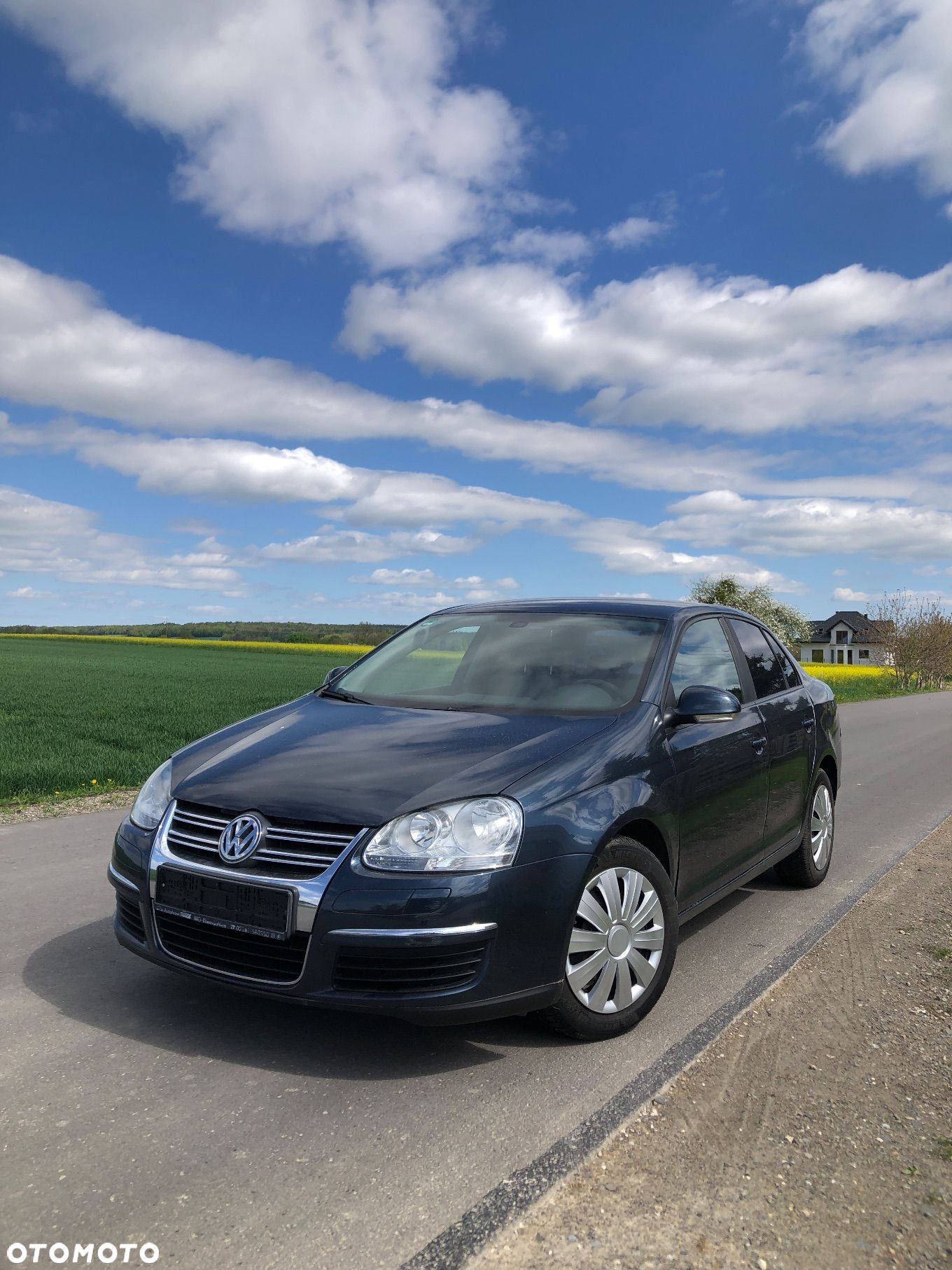 Volkswagen Jetta - 1