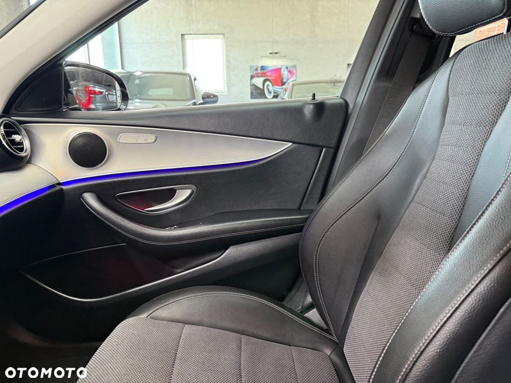 Mercedes-Benz Klasa E 220 d 9G-TRONIC - 32