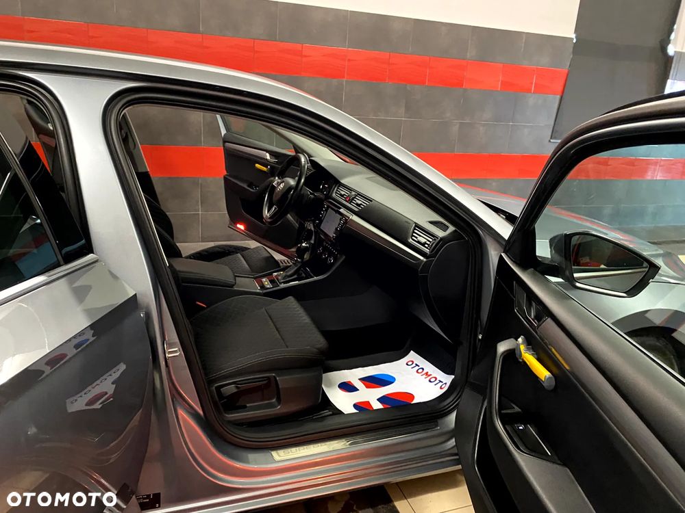 Skoda Superb 2.0 TDI Sportline DSG - 20