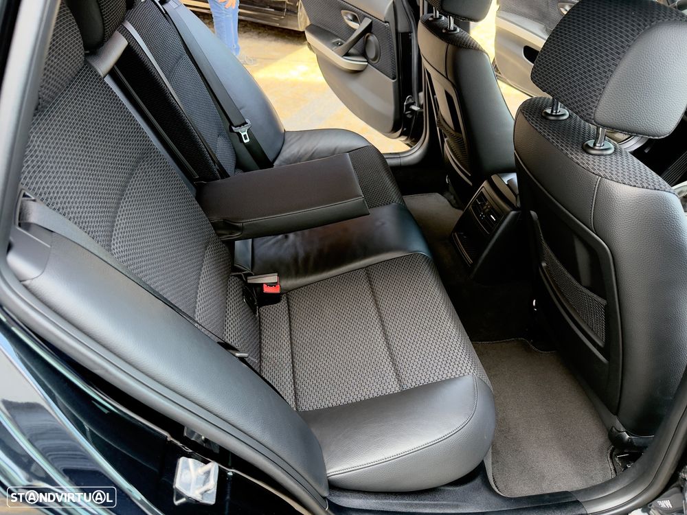 BMW 320 d Navigation Sport - 52