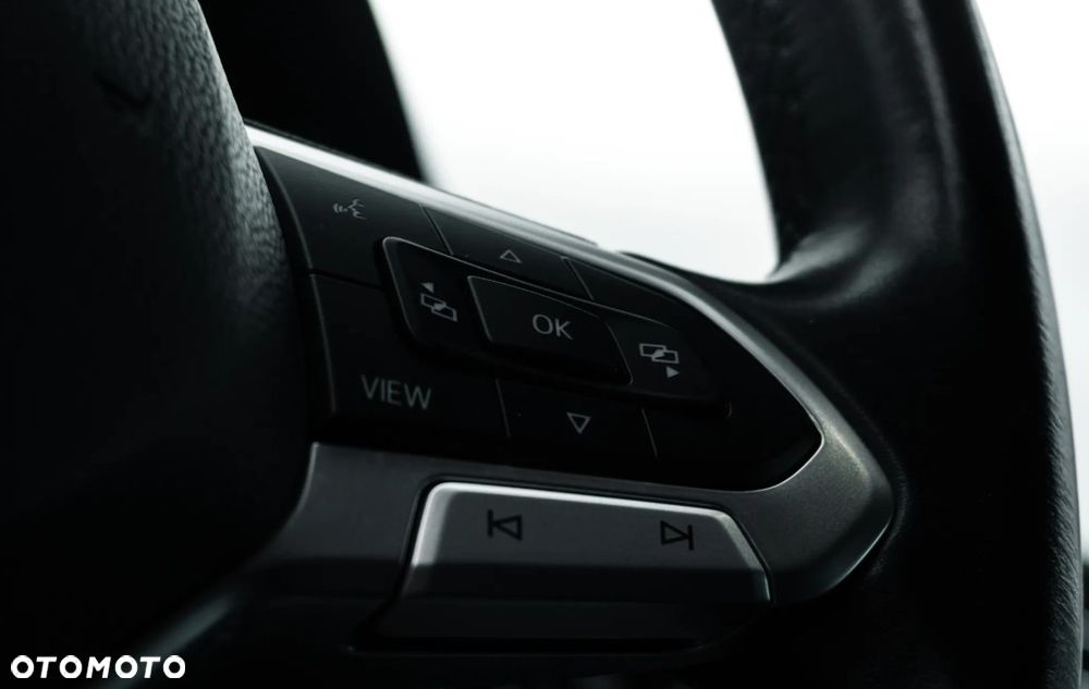 Volkswagen Passat Variant 2.0 TDI Business DSG - 24