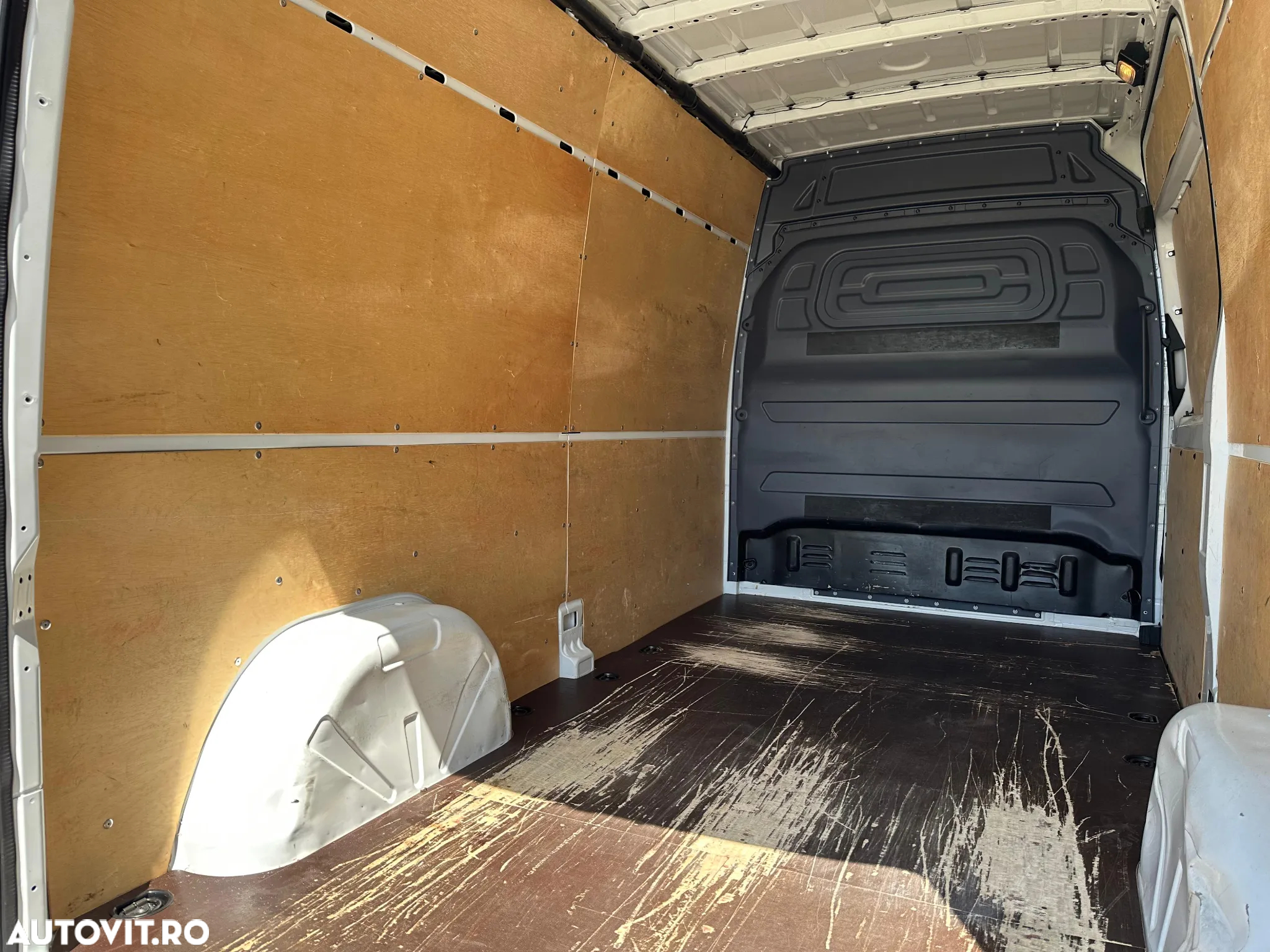 Mercedes-Benz Sprinter - 24