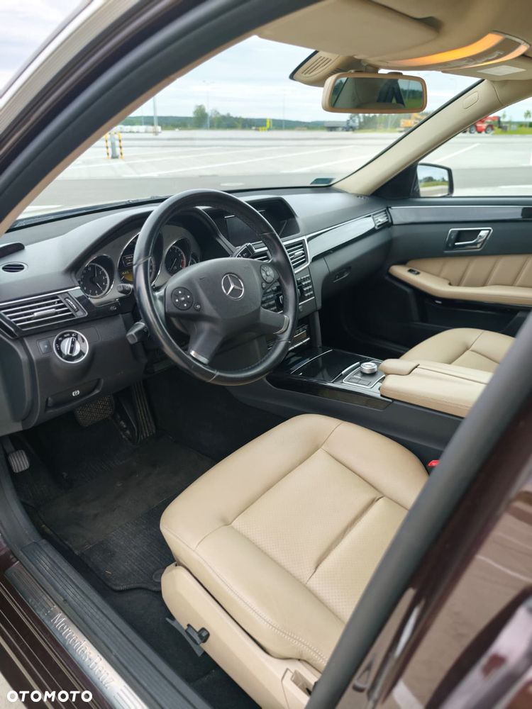 Mercedes-Benz Klasa E 250 CGI BlueEff Avantgarde - 9