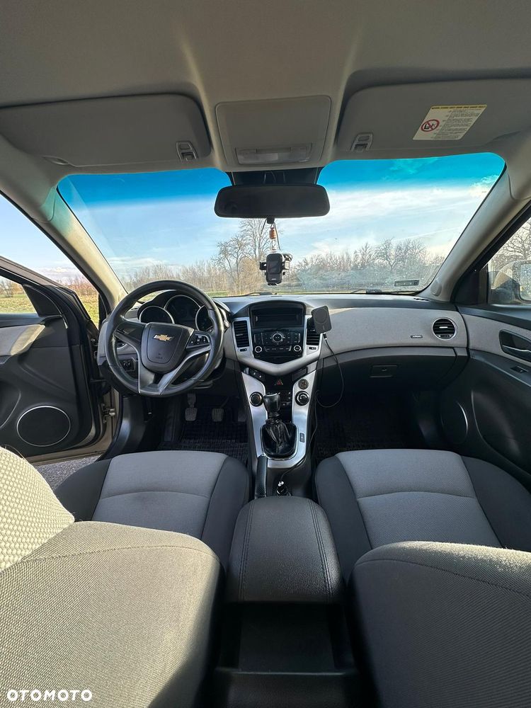 Chevrolet Cruze 1.6 LS - 16