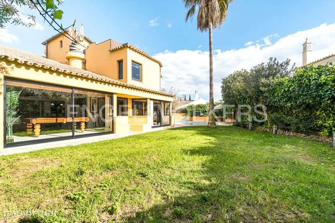 Exuberante moradia com localização central e a pé da praia - Grande imagem: 3/43
