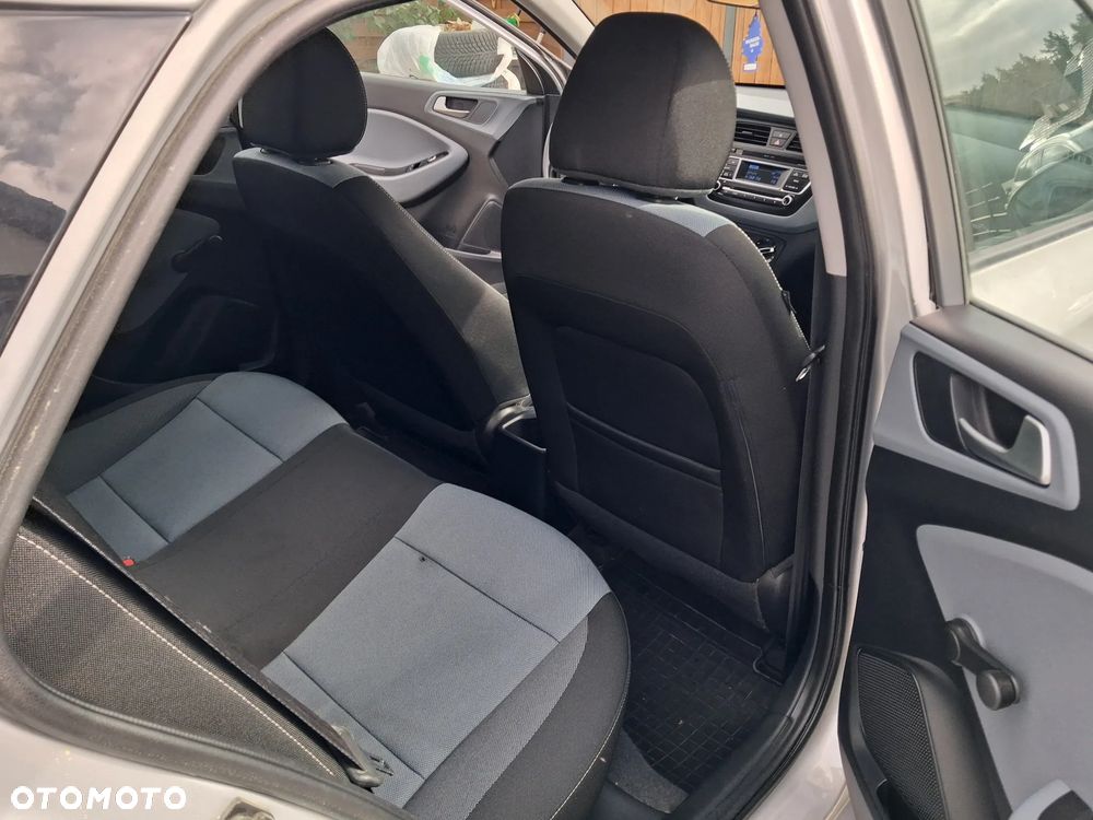 Hyundai i20 blue 1.2 Classic - 13
