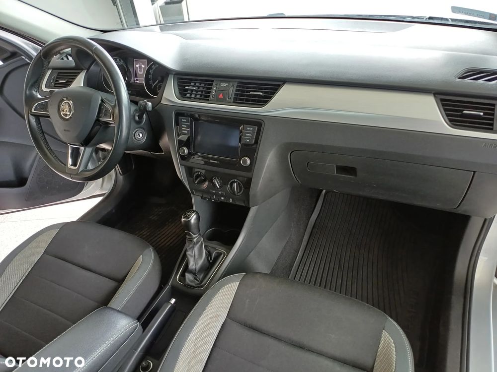 Skoda RAPID 1.6 TDI DPF Ambition - 12