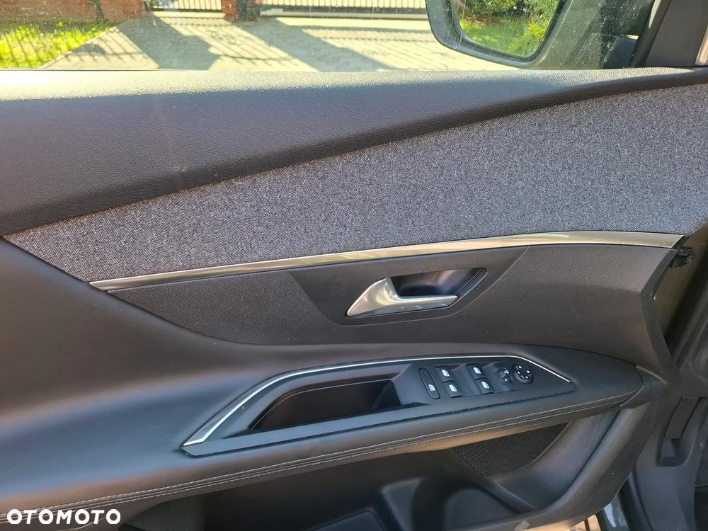 Peugeot 3008 PureTech 130 Stop & Start GPF Allure - 24