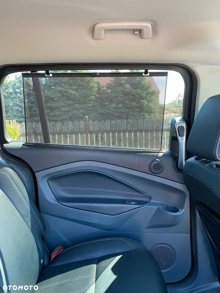 Ford Grand C-MAX - 16