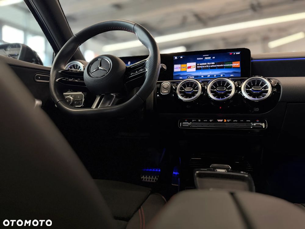 Mercedes-Benz Klasa A 200 AMG Line 7G-DCT - 4