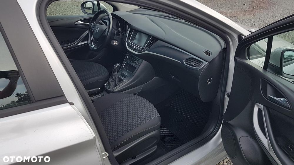 Opel Astra 1.6 CDTI Essentia - 29