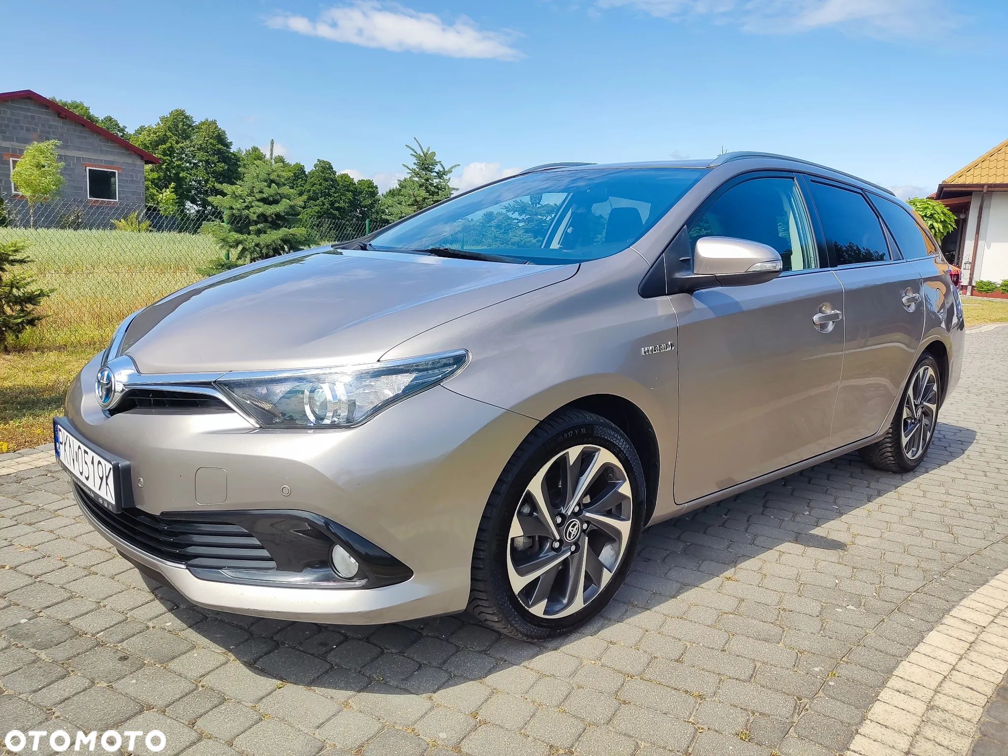 Toyota Auris 1.8 VVT-i Hybrid Automatik Design Edition - 1