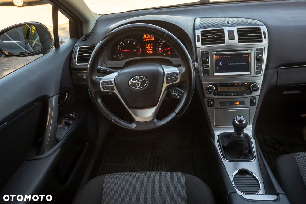 Toyota Avensis 2.2 D-4D Executive - 31