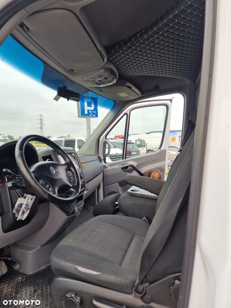 Mercedes-Benz Sprinter - 25