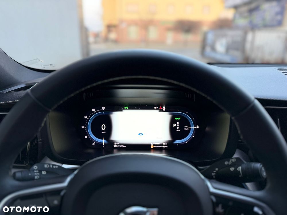 Volvo XC 60 T8 Plug-In Hybrid AWD R-Design - 16