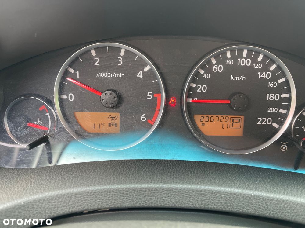 Nissan Pathfinder 2.5 DCi LE - 30