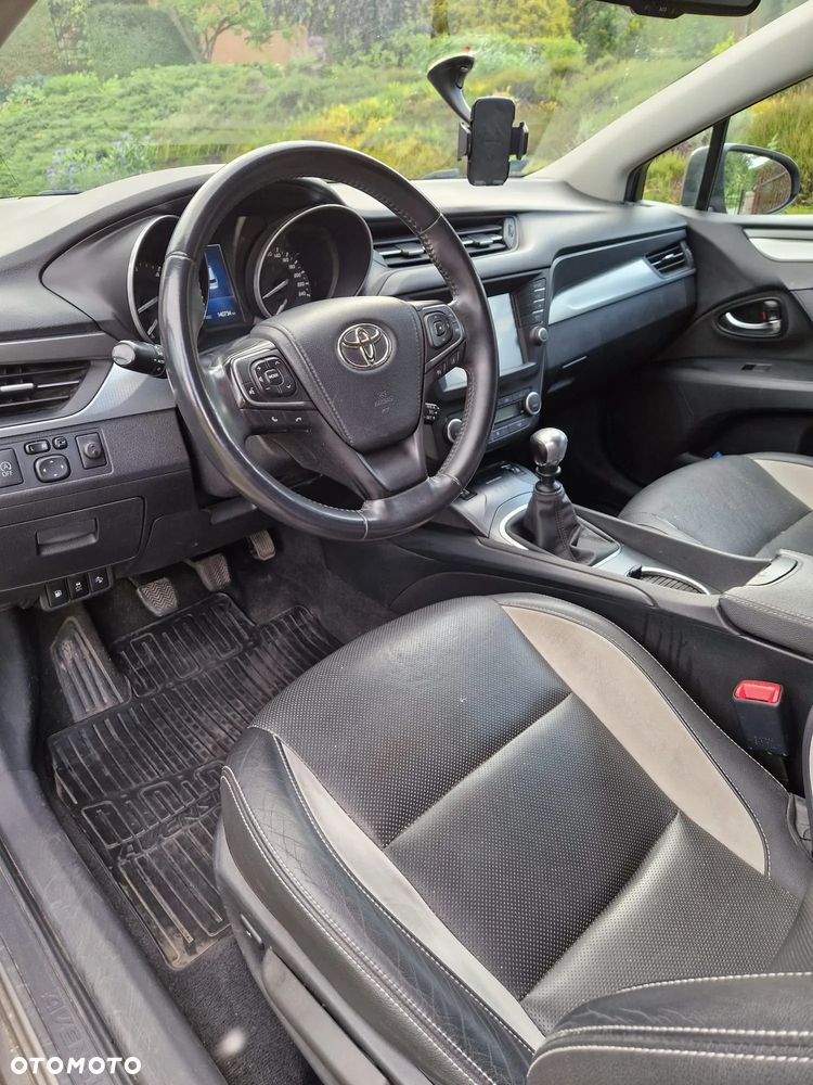 Toyota Avensis 2.0 D-4D Premium - 12