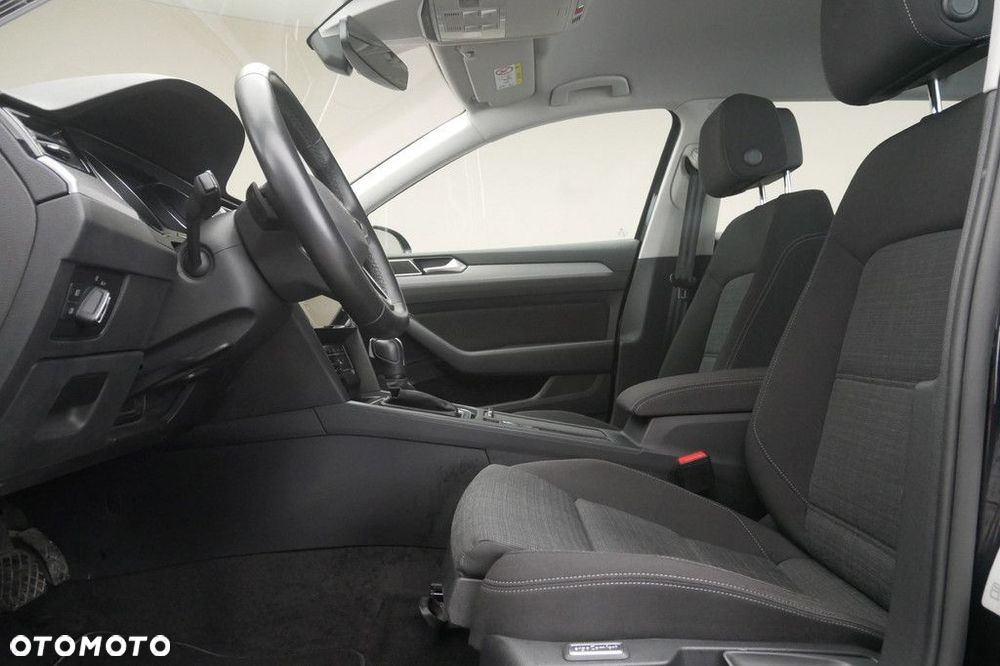 Volkswagen Passat Variant 2.0 TSI Business DSG - 12