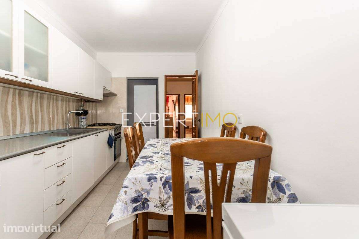 Apartamento T2 Remodelado na Azeda, Setúbal – Varanda Virada a Sul... - Grande imagem: 2/19