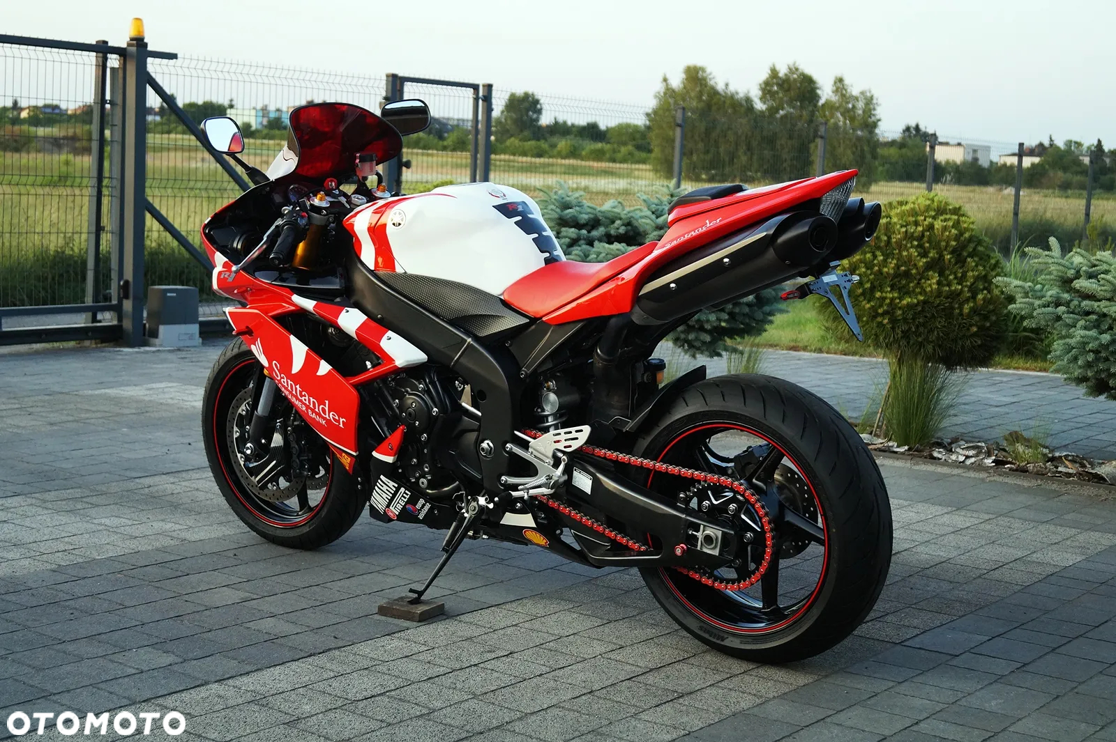 Yamaha R1 - 8