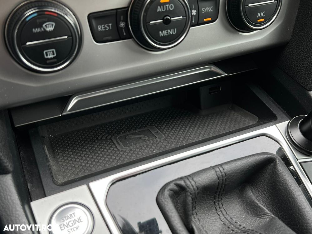 Volkswagen Passat 2.0 TDI DSG Comfortline - 24