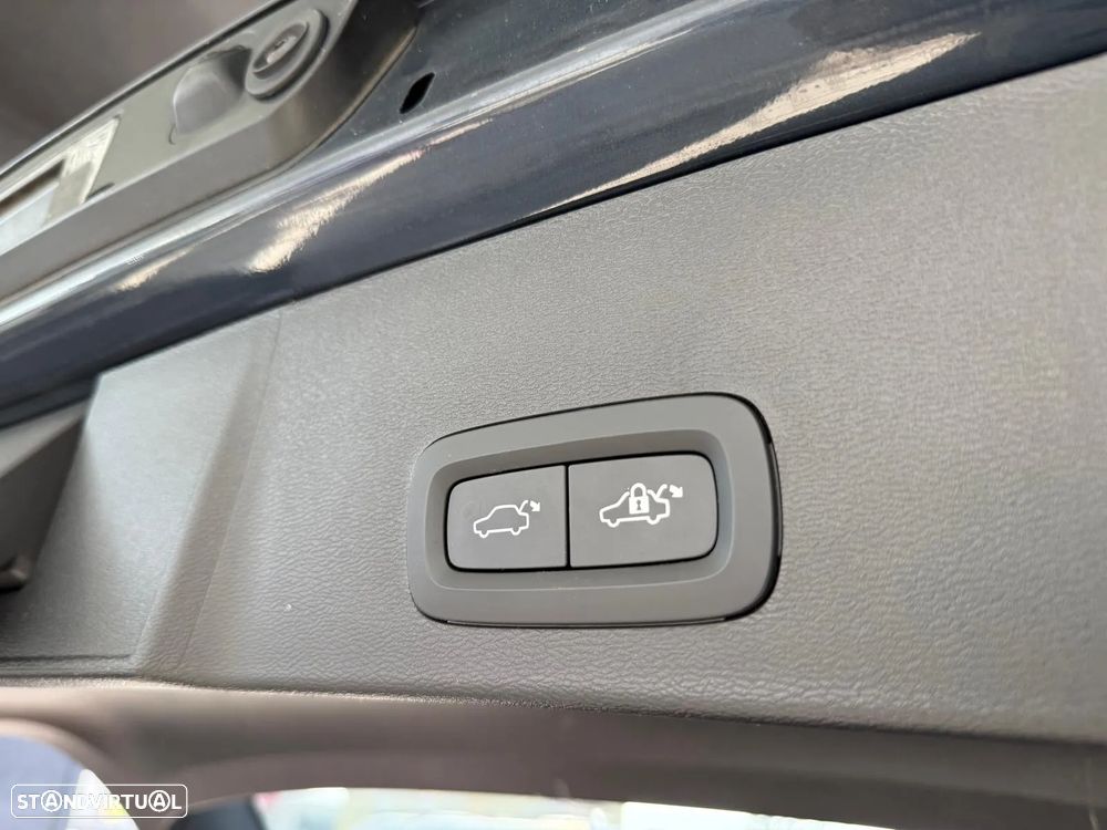 Volvo XC 40 Recharge Core - 39