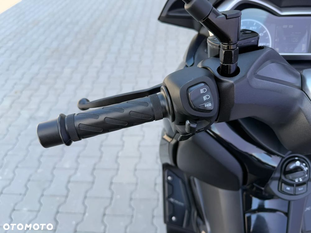 Yamaha X-max - 10