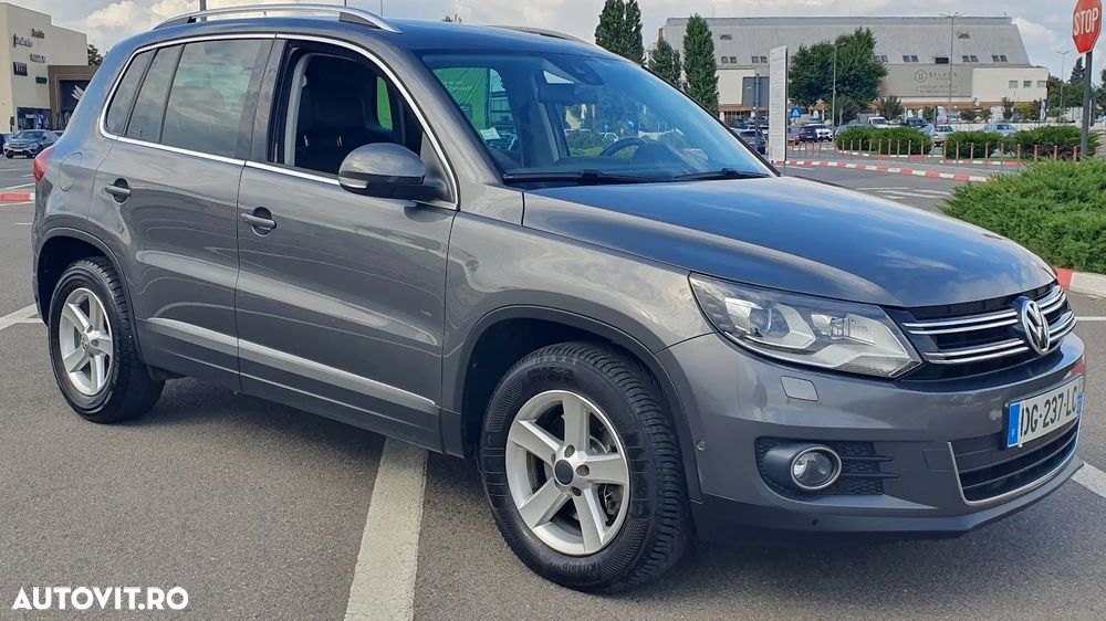 Volkswagen Tiguan 2.0 TDI DPF BlueMotion Technology Lounge Sport & Style - 23