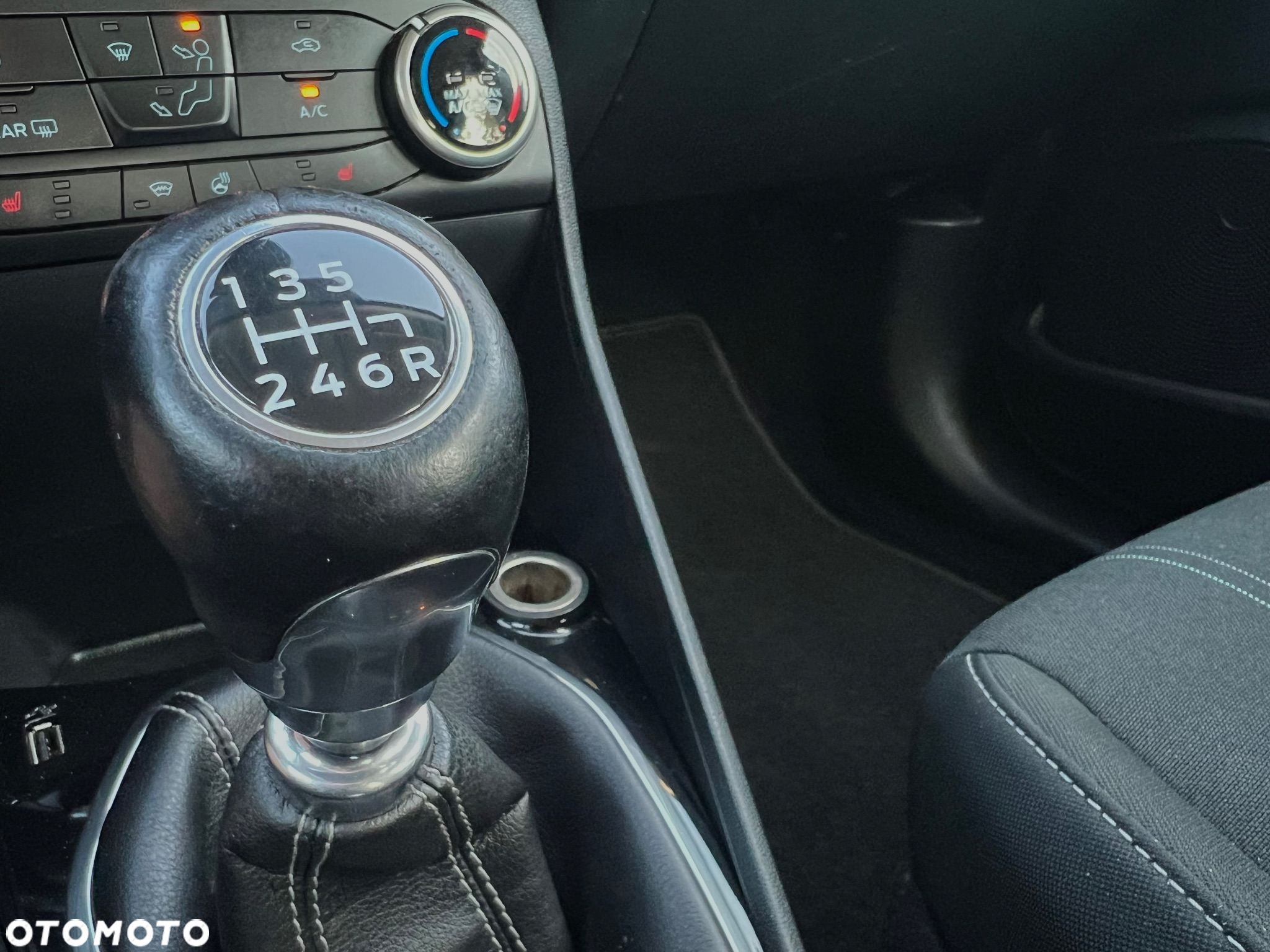 Ford Fiesta 1.0 EcoBoost S&S COOL&CONNECT - 31