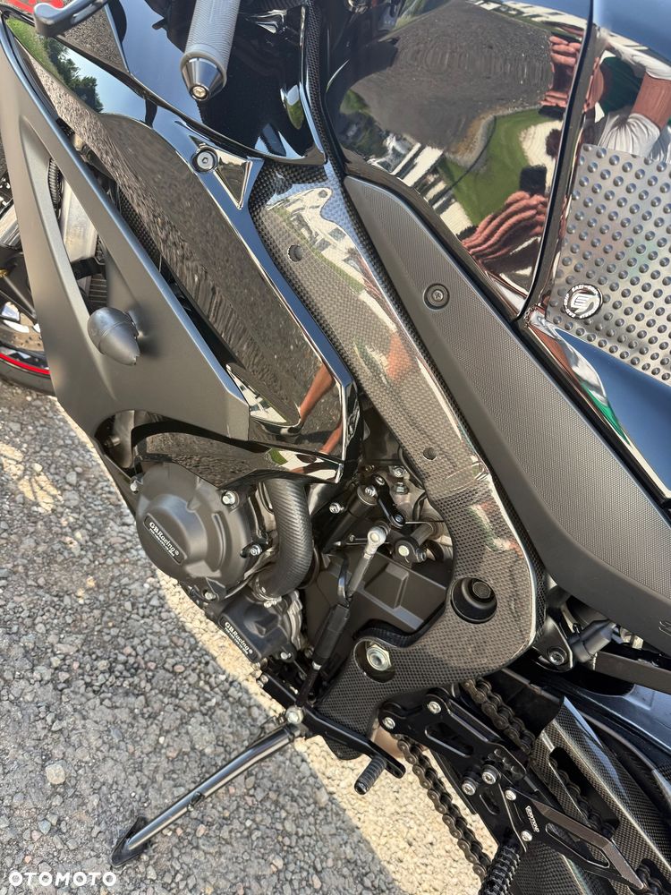 Suzuki GSX-R - 17