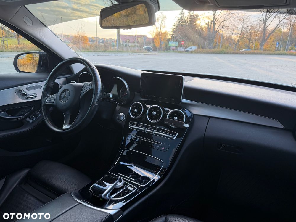 Mercedes-Benz Klasa C 300 7G-TRONIC - 38