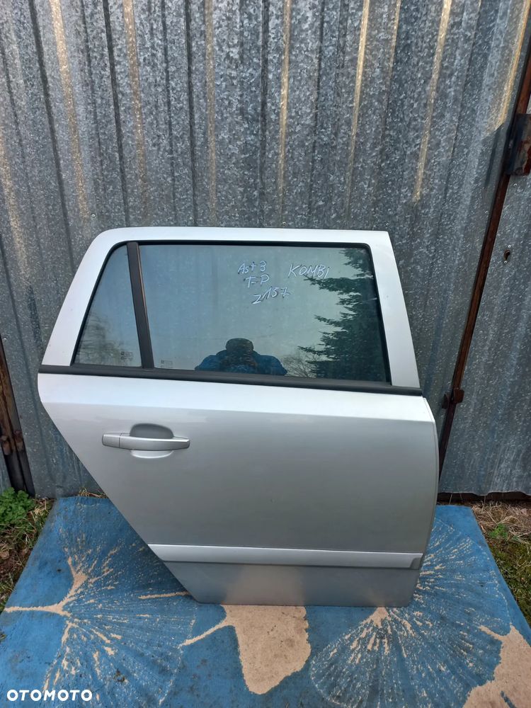 Drzwi opel astra h prawy tył z157 kombi