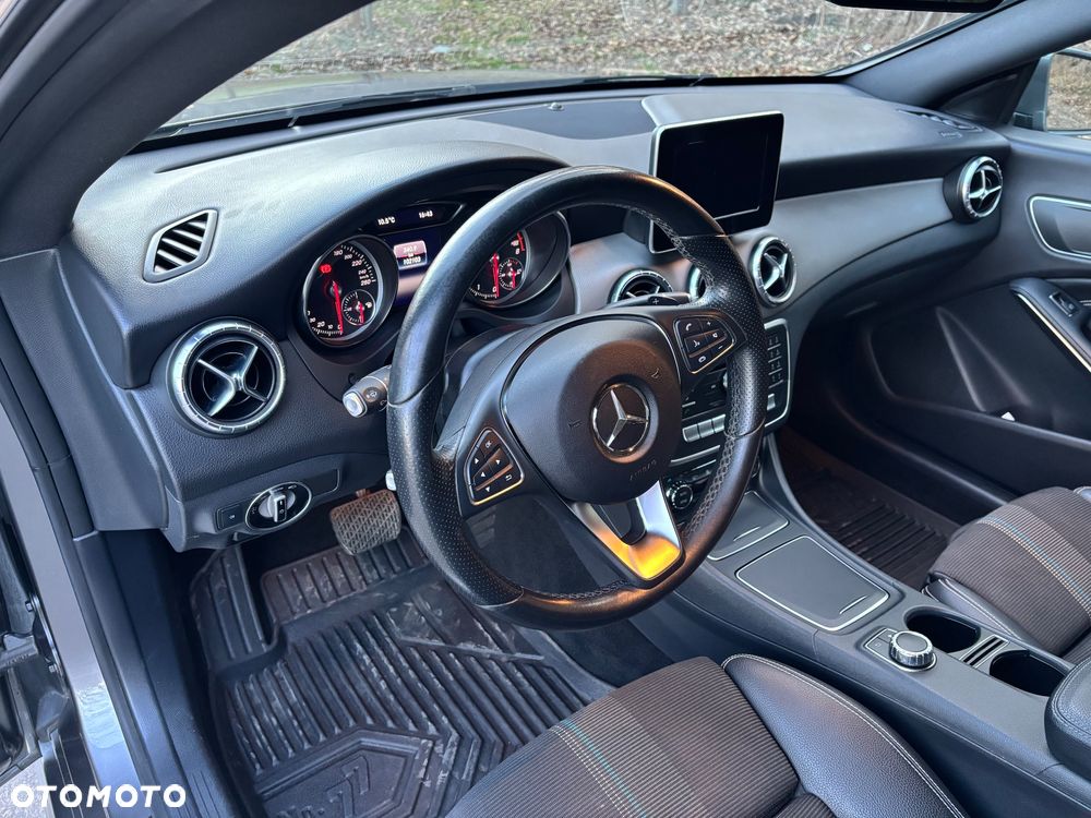 Mercedes-Benz CLA 180 7G-DCT UrbanStyle Edition - 15