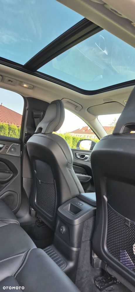 Volvo XC 60 T8 Plug-In Hybrid AWD Ultra Dark - 8