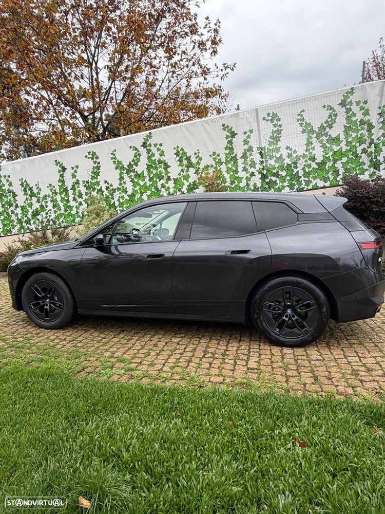 BMW iX xDrive 40 - 1