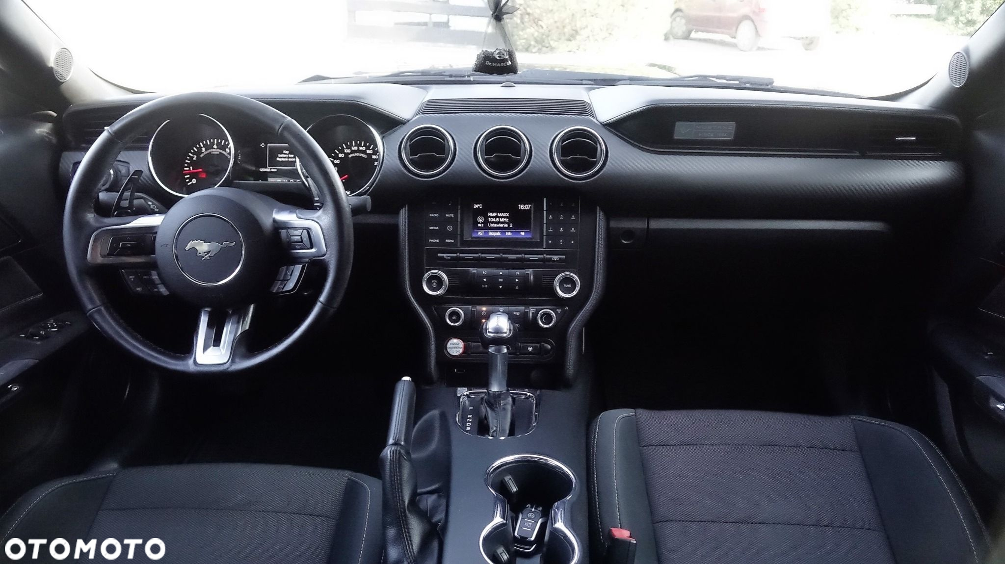 Ford Mustang - 6