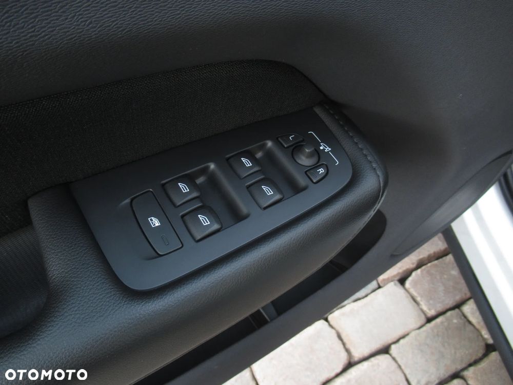 Volvo XC 60 T4 Momentum Pro - 38