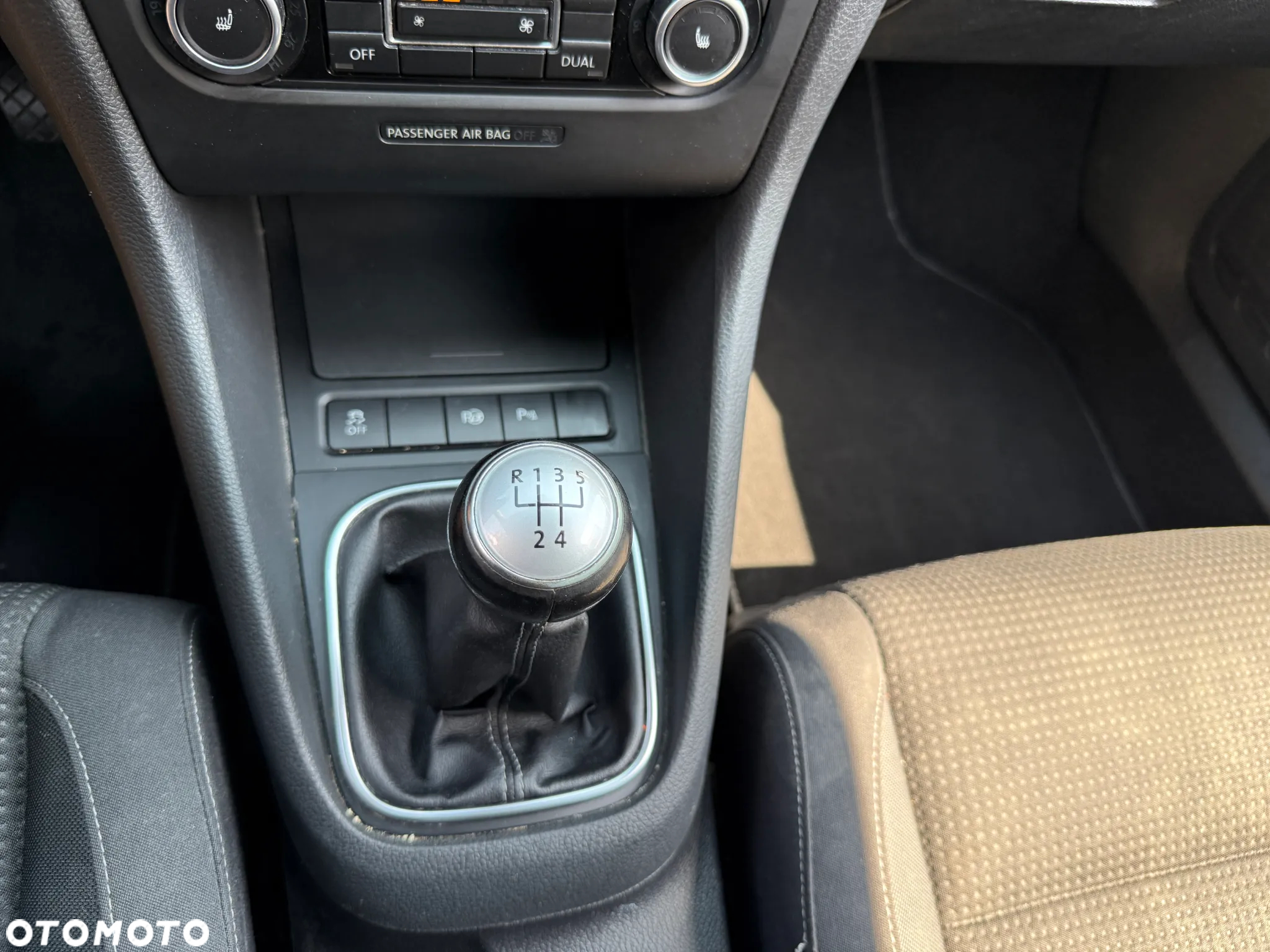 Volkswagen Golf 1.6 TDI DPF BlueMotion Technology move - 22
